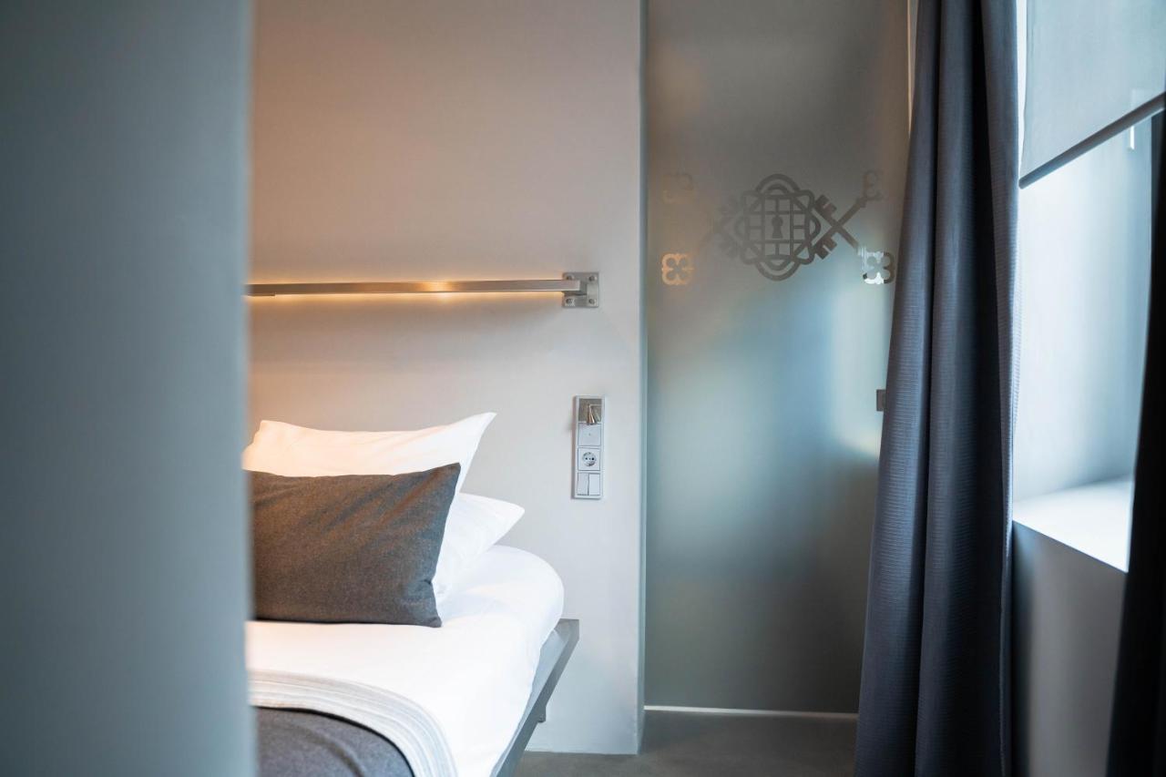 Het Arresthuis Roermond Eksteriør bilde A room at the hotel