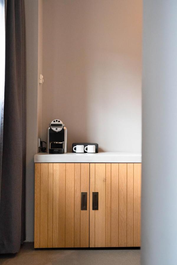 Het Arresthuis Roermond Eksteriør bilde A Nespresso coffee machine in a hotel room
