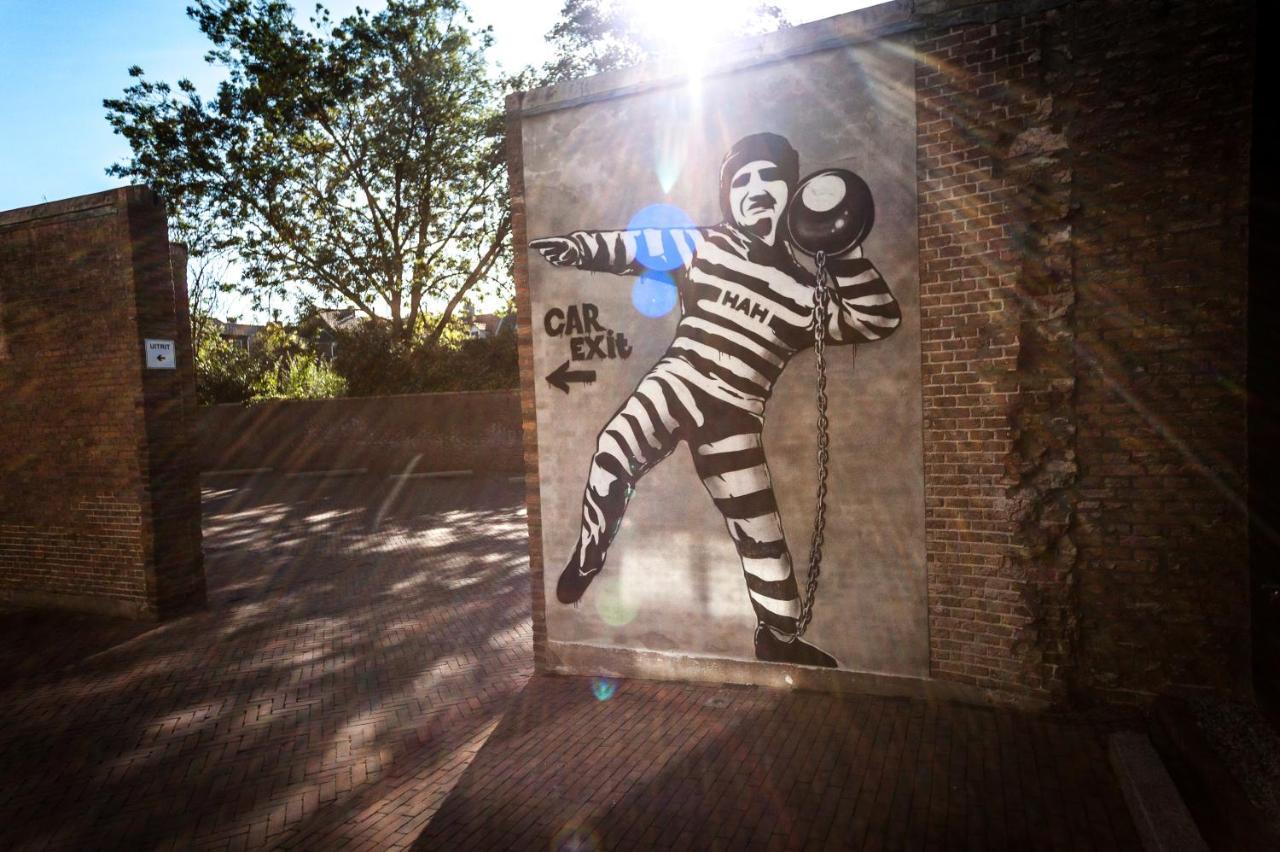 Het Arresthuis Roermond Eksteriør bilde The artwork in 2014