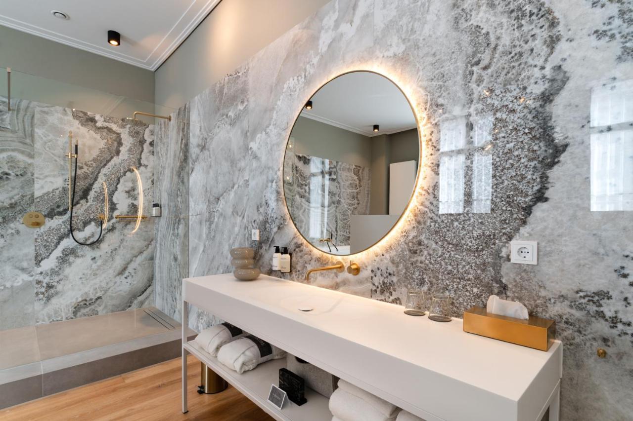 Het Arresthuis Roermond Eksteriør bilde Bathroom with a backlit mirror