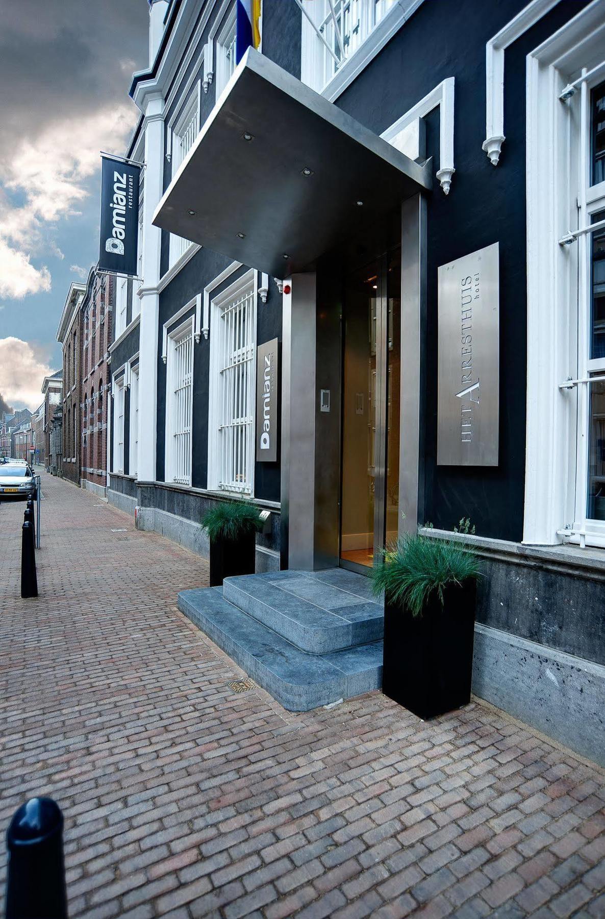 Het Arresthuis Roermond Eksteriør bilde The entrance to the hotel